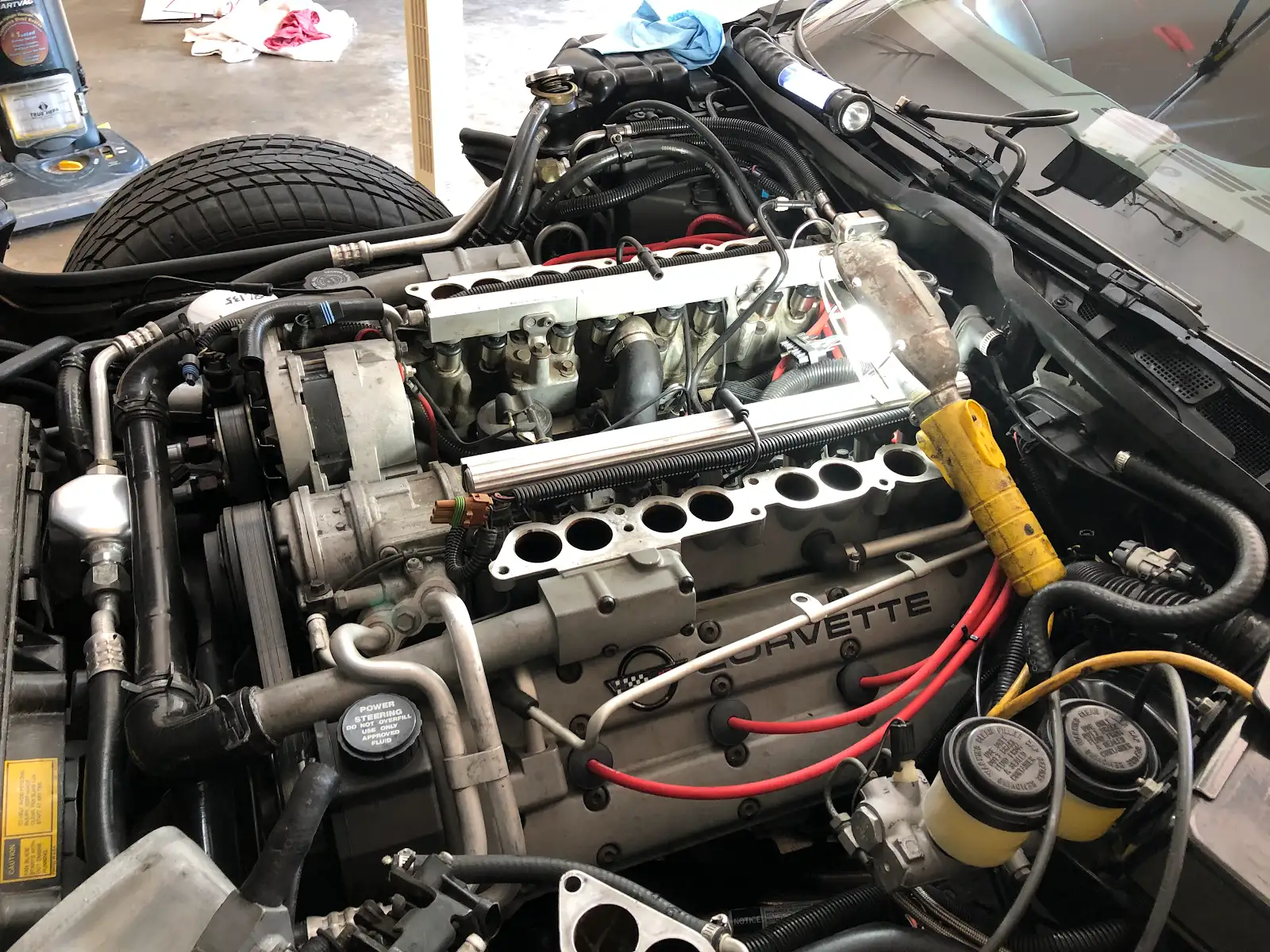 Engine work in progress in the Paradise-Performance service bay