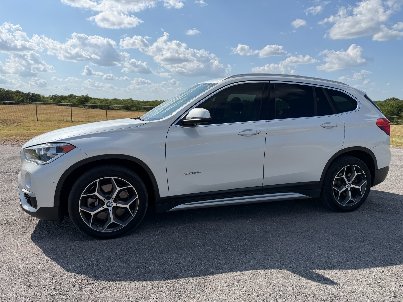 2016 BMW X1 photo 2